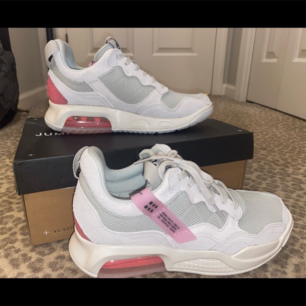 Jordan MA2 sneakers